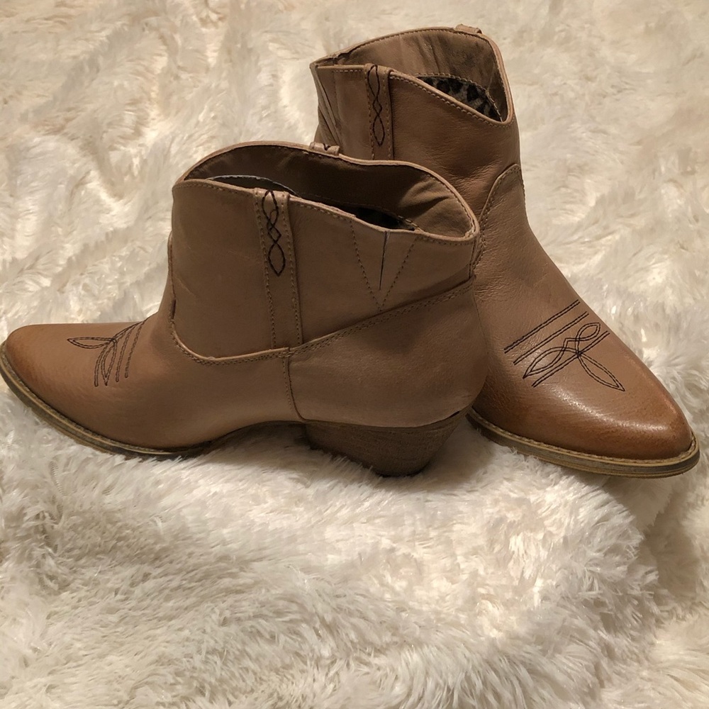Western style short boots